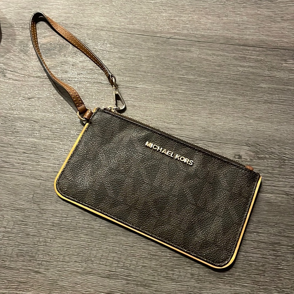 Michael Kors wristlet- like new